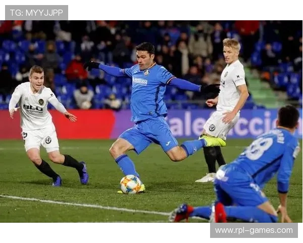 马里定位球战术成制胜关键，球队表现引发媒体热议